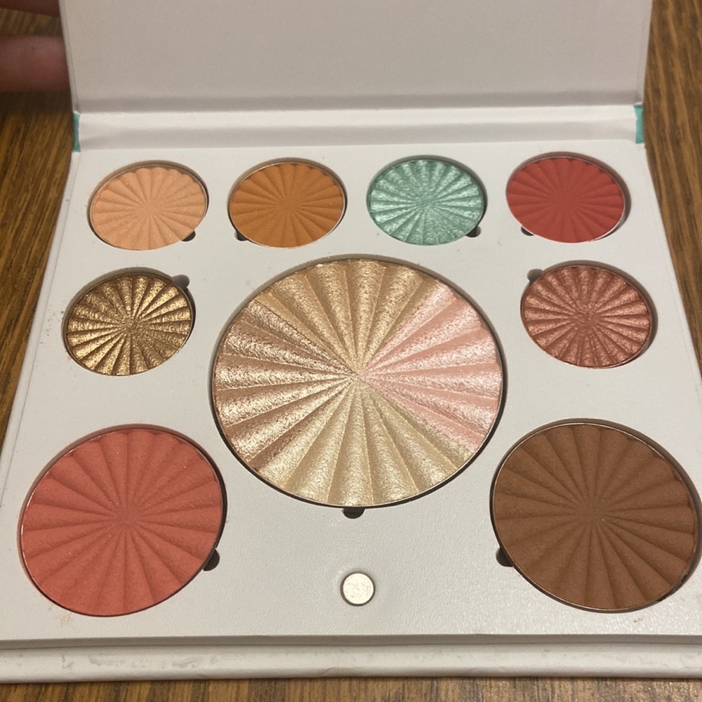 OFRA BUNDLE - Picture 2 of 3
